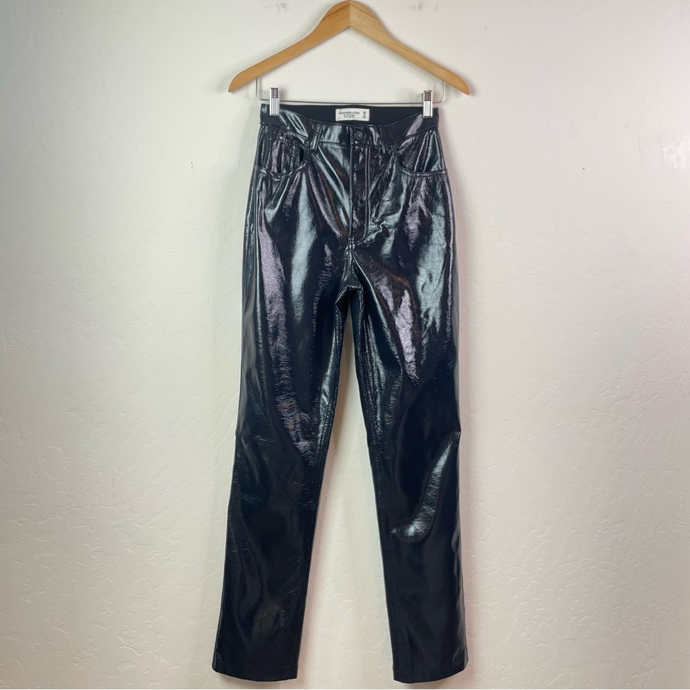 Abercrombie & Fitch The 90s Straight Ultra High Rise Shiny Vegan Leather Pants - Picture 2 of 16
